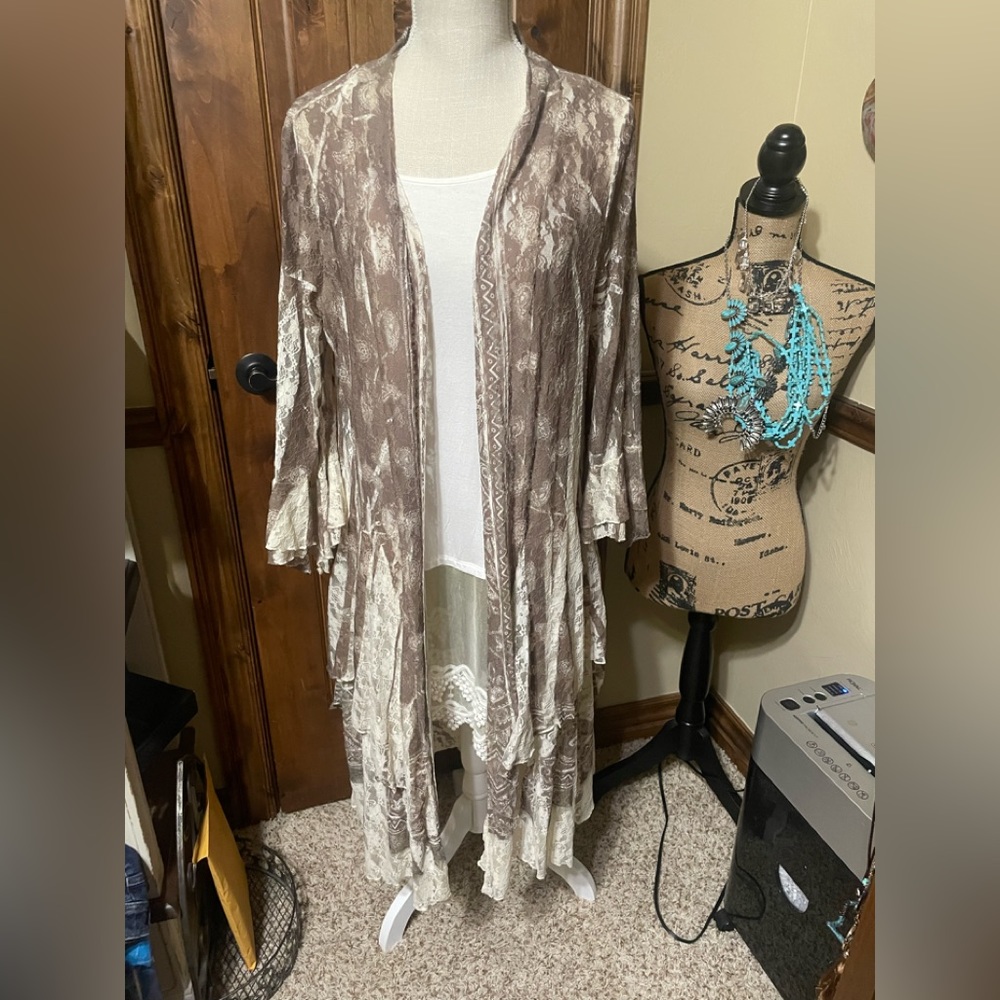 Gorgeous 1x/2x lace cardigan/ duster